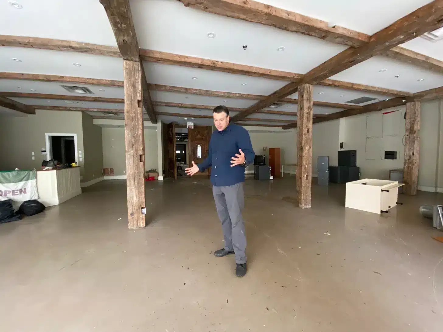David Chapman touring Resilience Montreal’s new headquarters.